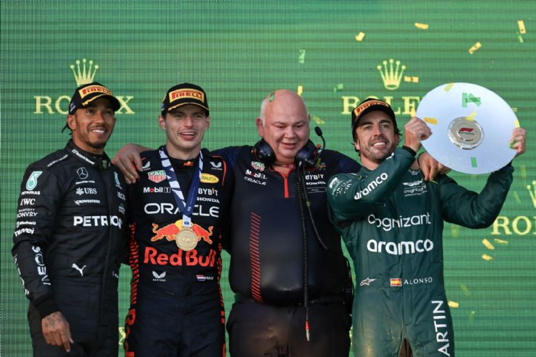 Gran Premio de Australia, GP de Australia, Fórmula 1, F1, Max Vesrtappen, Checo Pérez, Fernando Alonso, Lewis Hamilton, Caos, Carrera estrepitosa, Carlos Sainz, Carrera accidentada, Temporada 2023 de Fórmula 1, Circuito Albert Park