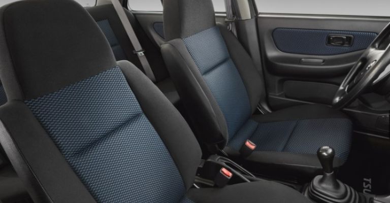 Interior del Nissan Tsuru usado en México