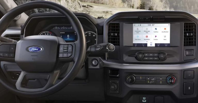 Interior de la Ford F-150 2023
