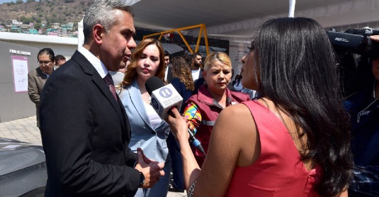 Alcalde de Ecatepec en la agencia de Grupo Andrade