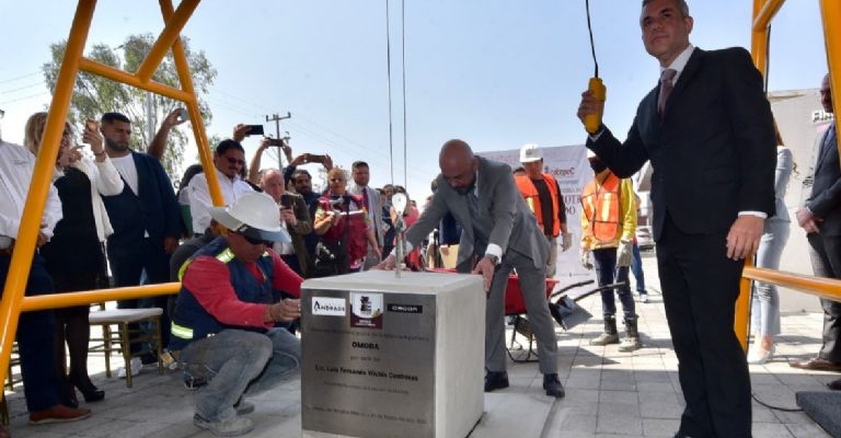 Primera piedra de agencia de Grupo Andrade y Omoda