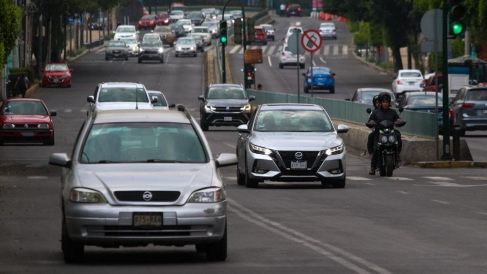 Conoce qué autos no circulan jueves 6 abril