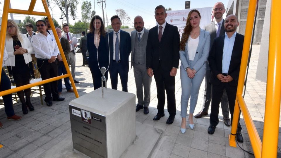 Se coloca la primera piedra de la nueva agencia de autos en Ecatepec