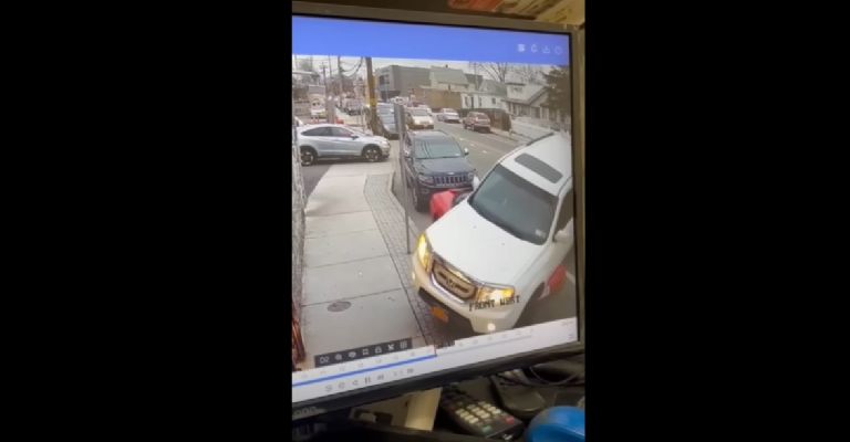 Accidente de auto grabado en video