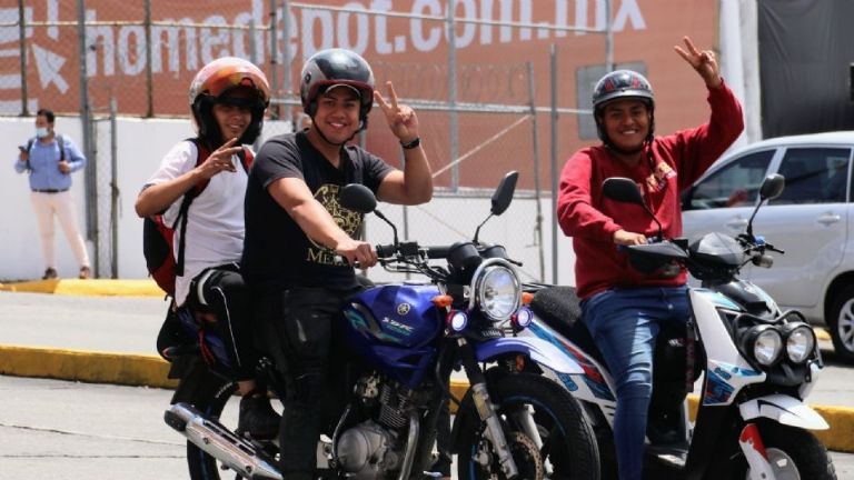 Qué se necesita para andar en moto en México