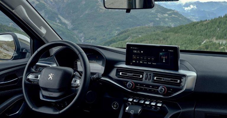 Interior de la Peugeot Landtrek 2023