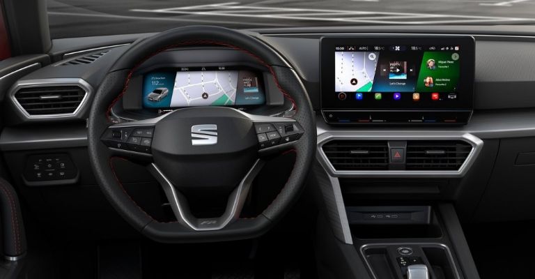 Interior del SEAT León 2023