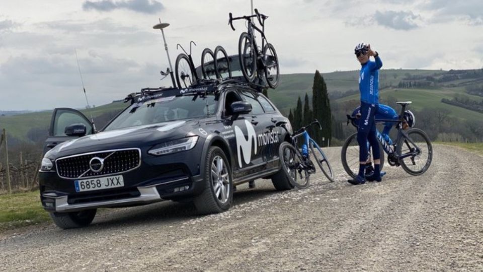 Conoce cómo se usa un vehículo en las competencias ciclistas como el Giro de Italia.