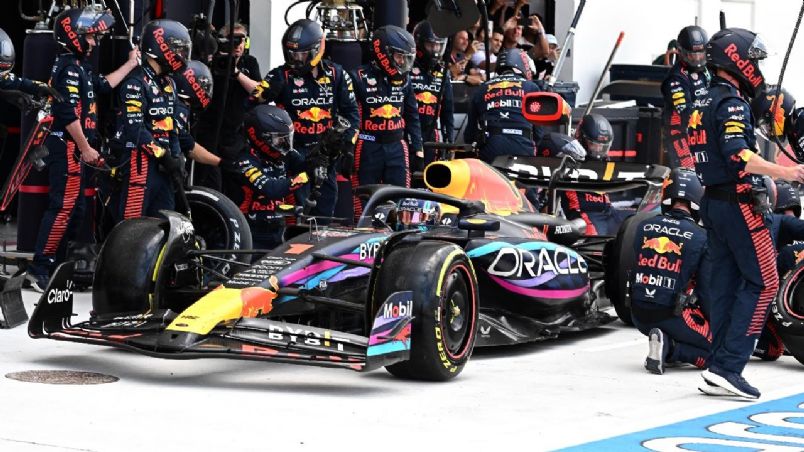 Monoplaza de Red Bull en pits