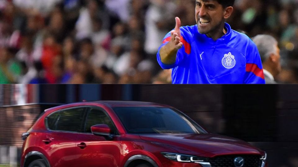 El entrenador de las Chivas conduce una camioneta Mazda.