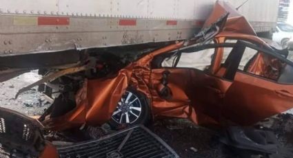 ¡Milagro en Tabasco! Conductor sale ileso de su auto destrozado en accidente con tráiler