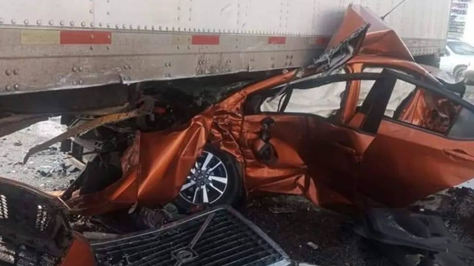 Así quedó el carro compacto tras el accidente