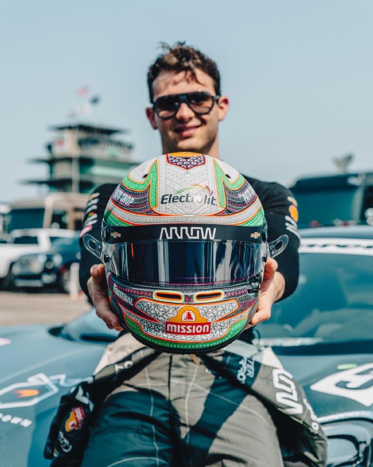 El casco mexicano de Patricio O Ward para las 500 Millas de Indianápolis