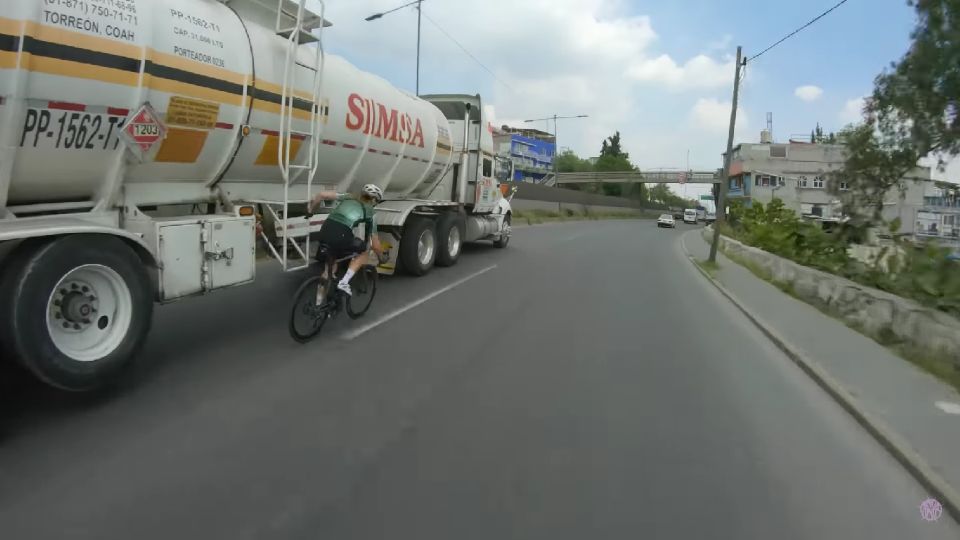 Échale un vistazo a los videos más locos de este ciclista sudafricano.