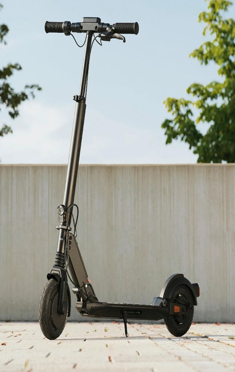 Características y especificaciones del scooter eléctrico Mercedes-AMG