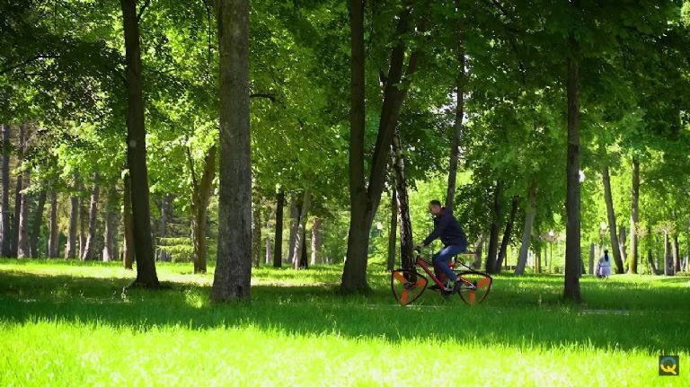 Así es el la bicicleta con llantas triangulares de Sergii Gordieiev