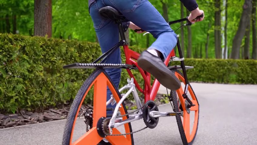 VIDEO: El invento más reciente de este youtuber es una bicicleta con ruedas triangulares