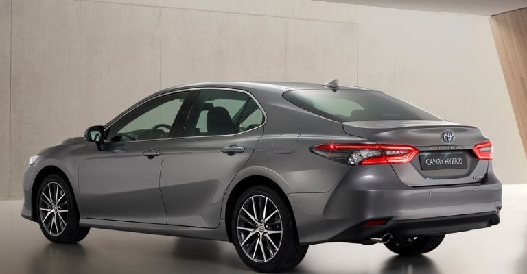 Versiones del Toyota Camry HEV 2023