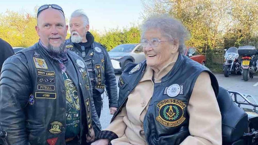 Bisabuela de 90 años celebra su cumpleaños paseándose en una moto Harley Davidson