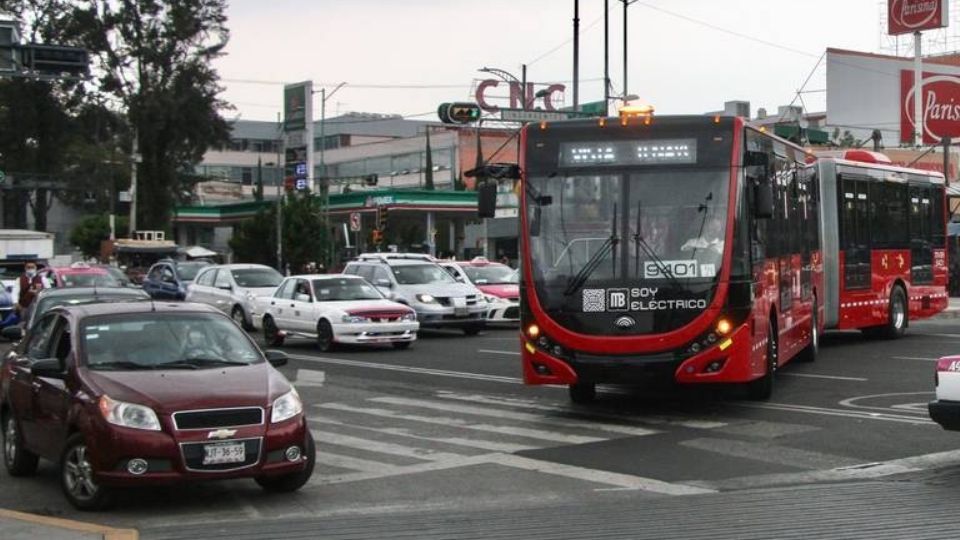 La multa por invadir el carril del Metrobús es una de las más altas en la CDMX.