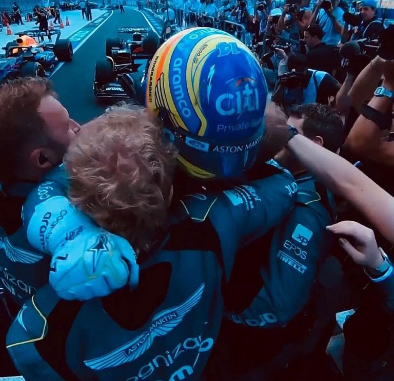 Fernando Alonso recuerda su pasado en Alpine durante el Gran Premio de Miami 2023