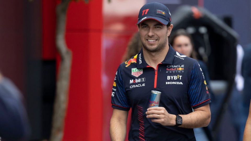 Checo Pérez disfruta un Red Bull