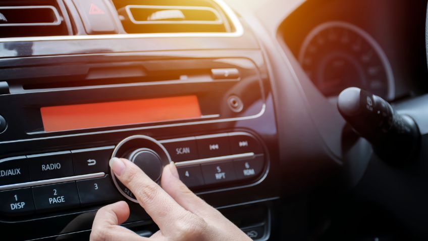Esta es la multa si conduces con música a todo volumen