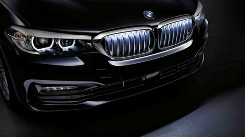 El BMW i7 y sus faros de cristales Swarovski llevan el lujo a un nuevo nivel