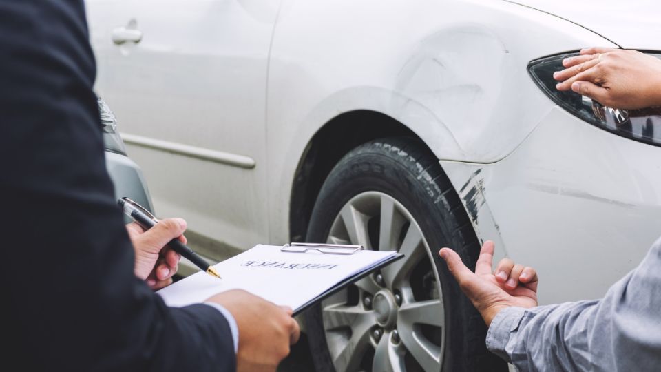 Mucha atención se debe tener a la hora de contratar el seguro del auto.