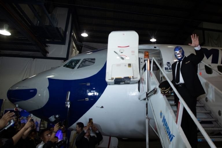 Así es el avión de Magnicharters que rinde homenaje a Blue Demon