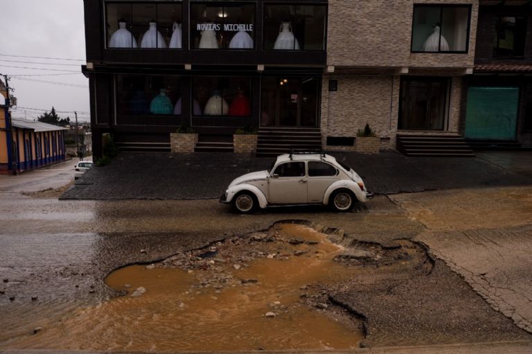 ¿Qué pasa cuando un carro pasa por un bache Efectos secundarios que sufre el auto