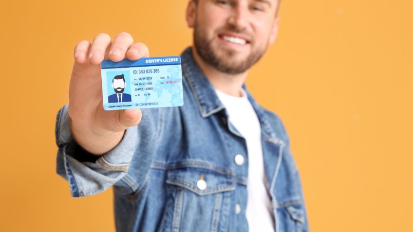 ¿Mexicano y amante de los viajes largos? Tramita así la licencia de conducir internacional