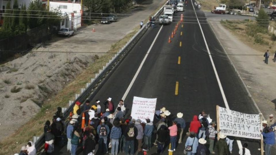 El bloqueo en carreteras federales puede traer una multa de varios miles de pesos.