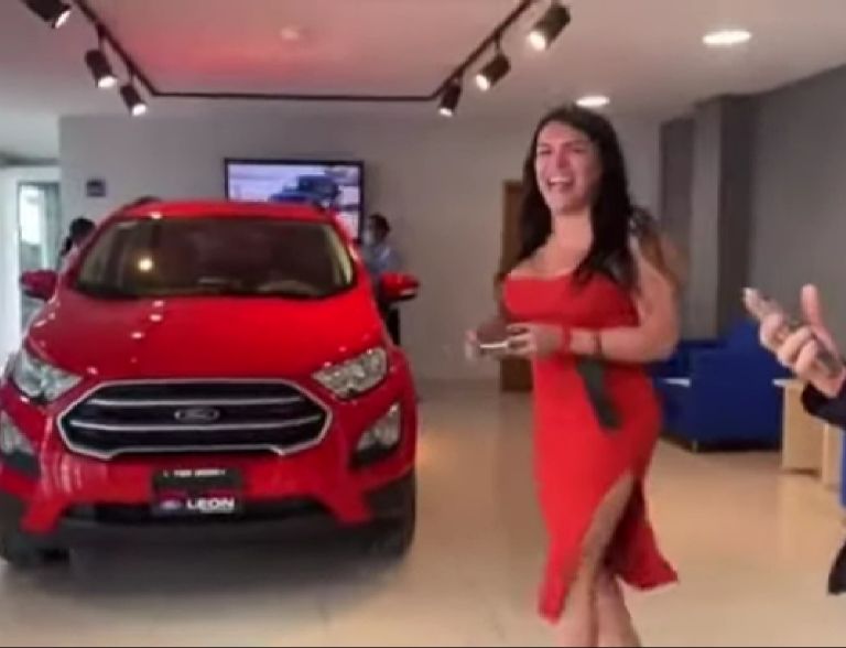 La Casa de los Famosos Wendy Guevara qué camioneta tiene