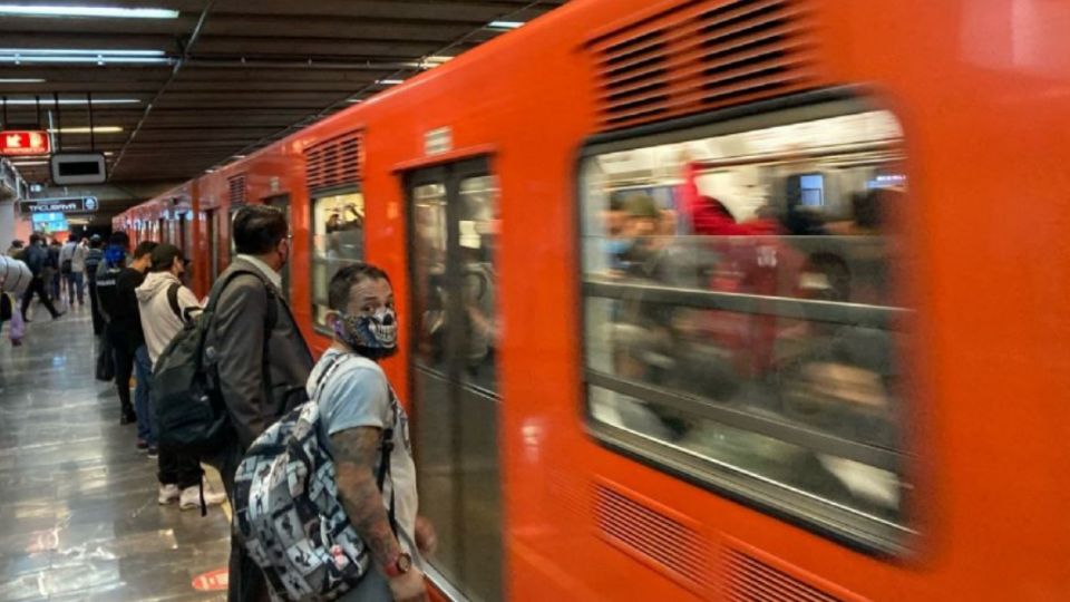 ¡Hasta cárcel! Estas son las consecuencias por dormirse en el Metro CDMX.