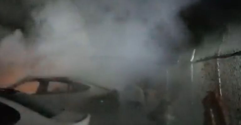 Bomberos incendio de autos de lujo