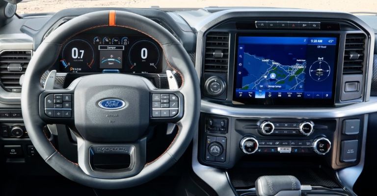 Interior de la Ford Lobo Raptor 