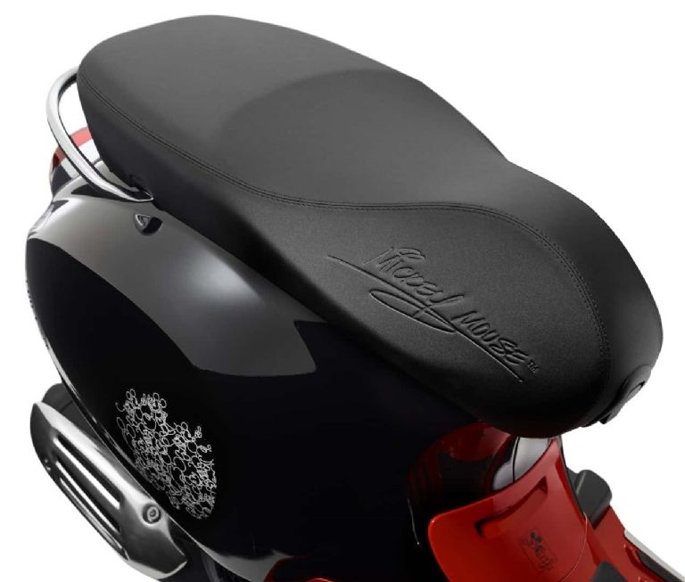 Disney celebra 100 años con un scooter Vespa de Mickey Mouse