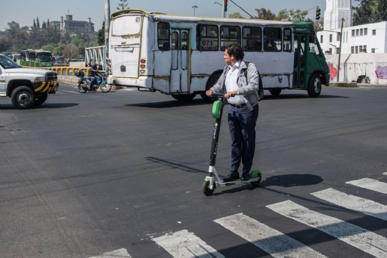 Velocidad máxima a la que puede ir un scooter en la CDMX
