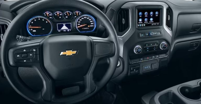 Interior de la Chevrolet Silverado 3500 HD 2024