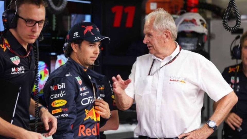 Marko y Checo platican en el paddock de Red Bull