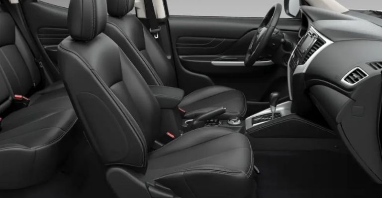 Interior de la Mitsubishi L200 2023