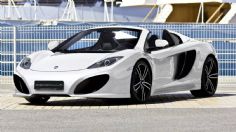 Conductora de McLaren destroza su auto millonario al impactar con Jetta en Huixquilucan