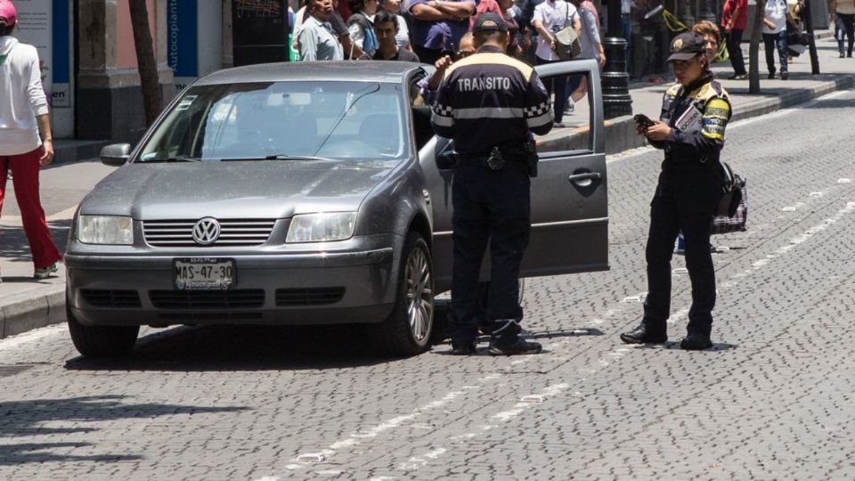 Estos son los papeles que debes de tener dentro de tu auto