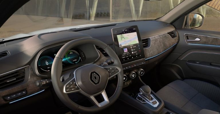 Motor e interior de la Renault Arkana