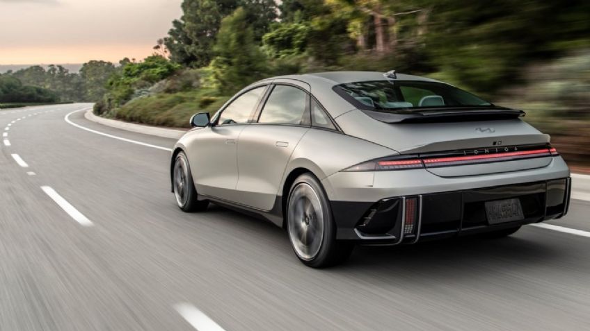 ¿A qué autos eléctricos les dura más la batería con 30 minutos de carga? Ninguno es Tesla