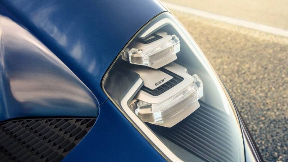 Faros LED en un automóvil