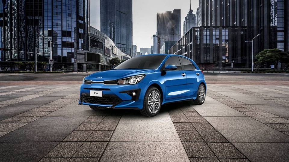 Kia Rio Hatchback 2023 en azul