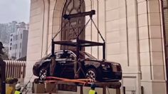 Videos Virales: Este billonario chino quiso subir su Rolls-Royce a su Penthouse del piso 44