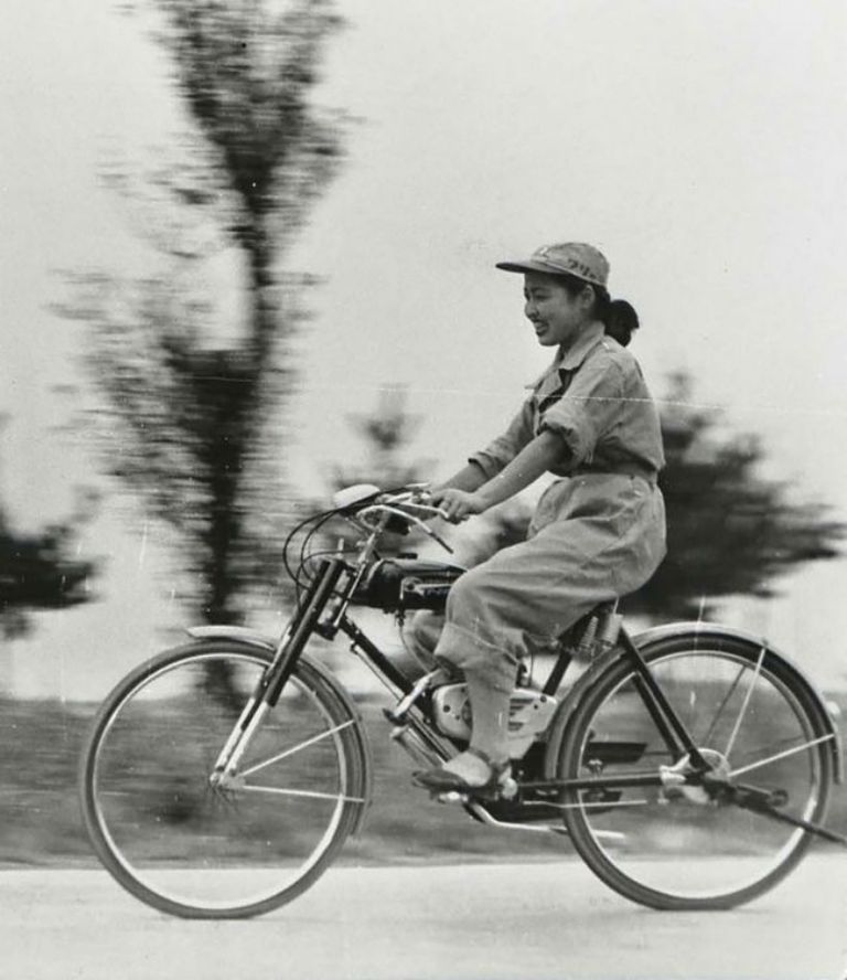 Cuál fue la primera moto Suzuki